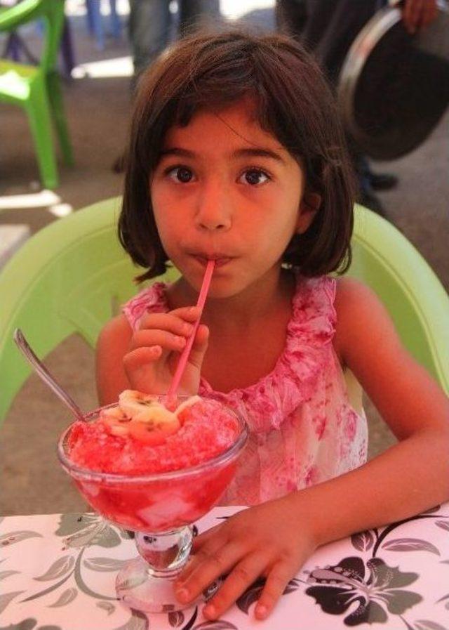 (&ouml;zel Haber) Adanalılar Bunaltıcı Sıcakta Soğuk Tatlıyla Serinliyor 3