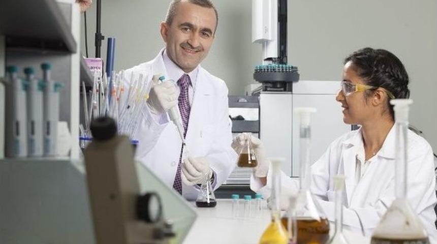 (&ouml;zel) Siyasilerin Ve &Uuml;nl&uuml;lerin Gizli Doktoru Şifa Dağıtıyor