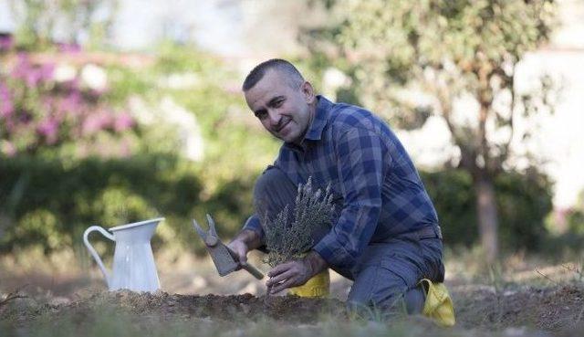 (özel) Siyasilerin Ve Ünlülerin Gizli Doktoru Şifa Dağıtıyor