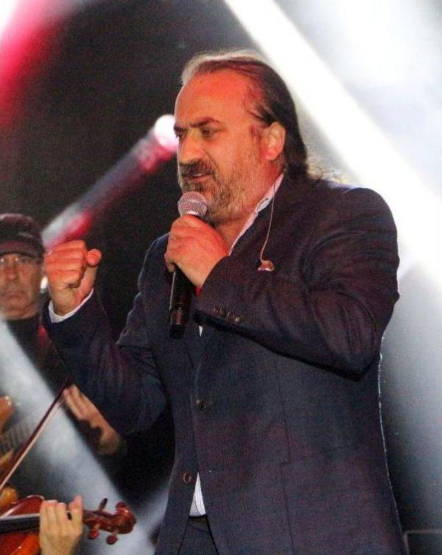 Volkan Konak Karavanıyla Geldiği Yaylada Konser Verdi