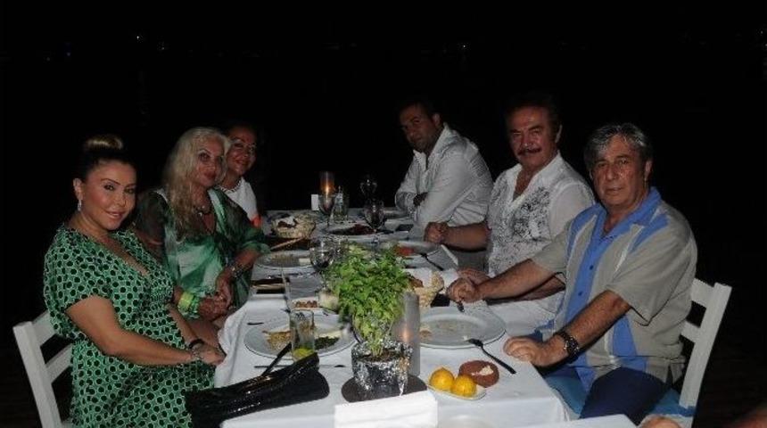 Sevim Emre Poz Verdi Orhan Gencebay G&ouml;r&uuml;nt&uuml;ledi