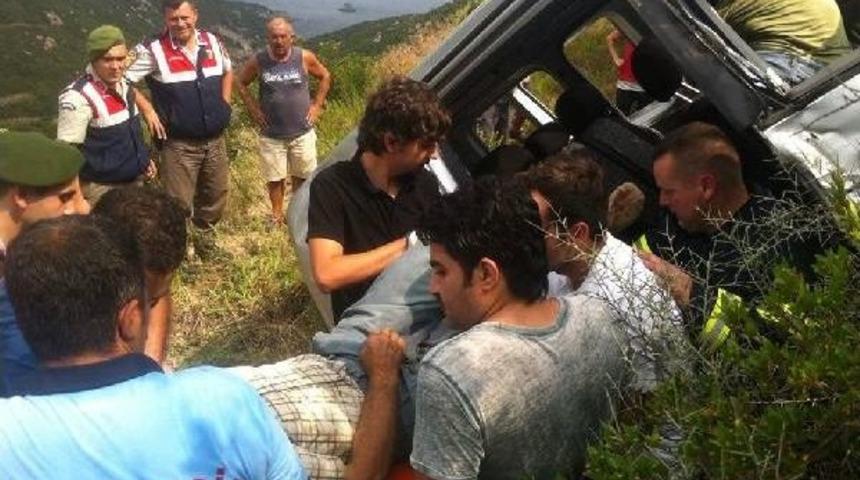 Erdek&rsquo;Te Otomobil U&ccedil;uruma Yuvarlandı: 1 &Ouml;l&uuml;, 1 Yaralı