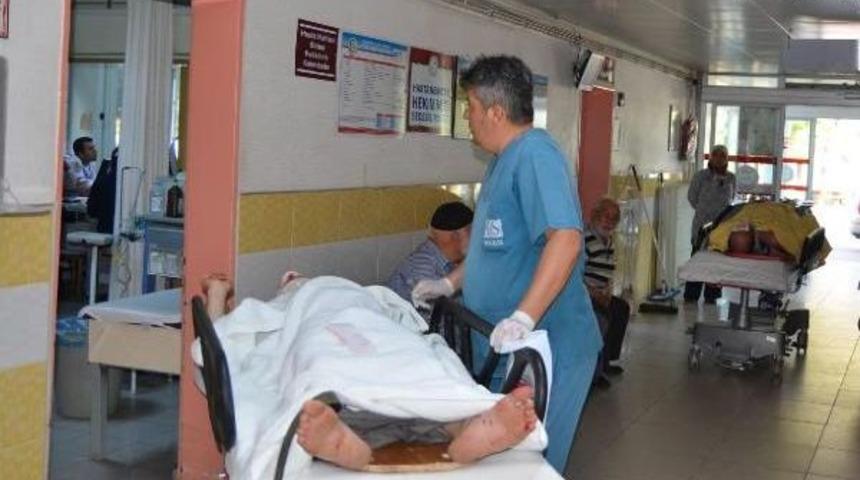 Otomobil, Şarampole Yuvarlandı: 1 &Ouml;l&uuml;, 4 Yaralı