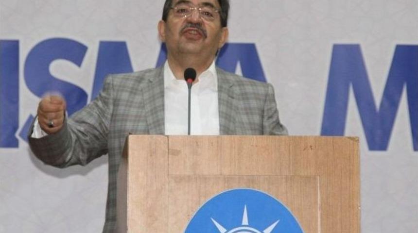 &Ccedil;evre Ve Şehircilik Bakanı İdris G&uuml;ll&uuml;ce: