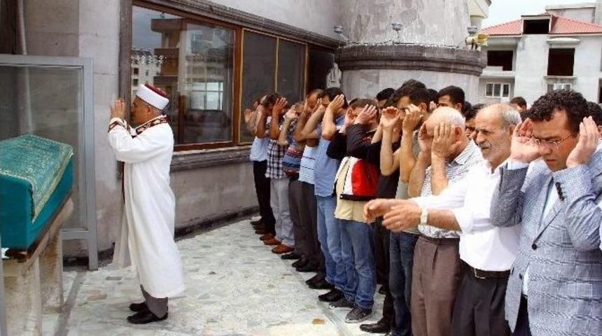 Denizde Boğulan Gen&ccedil; Toprağa Verildi