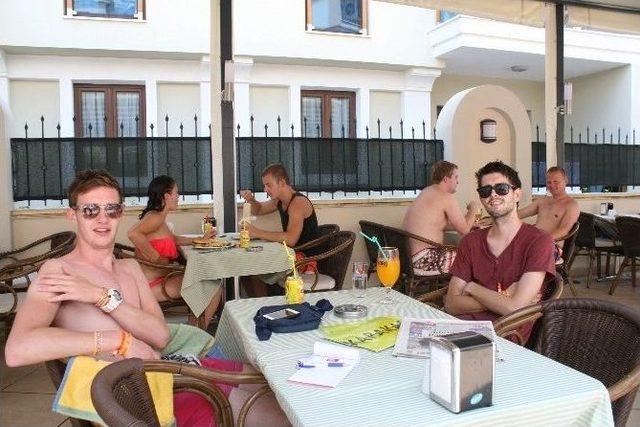 Hollanda Basınından ’türkiye Güvenli’ Manşeti 1