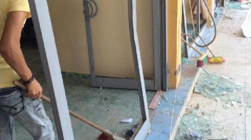 İdil'de &Ccedil;&ouml;p Konteynerindeki Patlayıcı Infilak Etti: 1 Polis Yaralı (2)