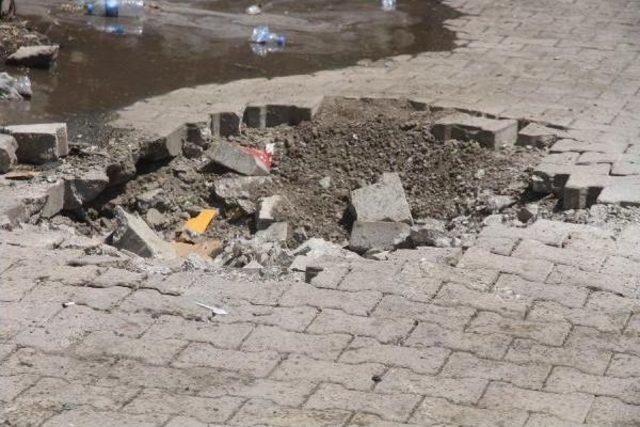 İdil'de Çöp Konteynerindeki Patlayıcı Infilak Etti: 1 Polis Yaralı (2)