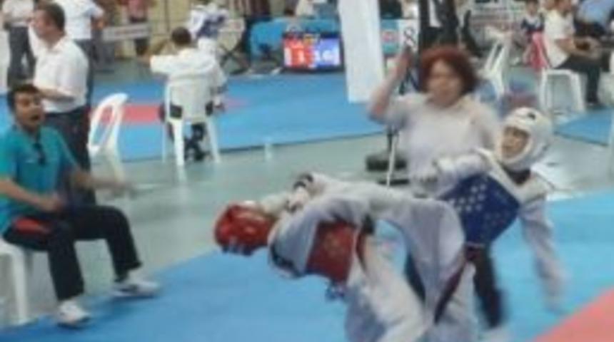Ayvalıklı Minik Tekvandocudan Dev Başarı