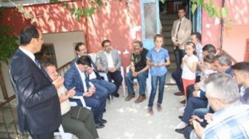 &Ccedil;evre Ve Şehircilik Bakanı G&uuml;ll&uuml;ce, Yozgat&rsquo;ta Şehit Ailesini Ziyaret Etti