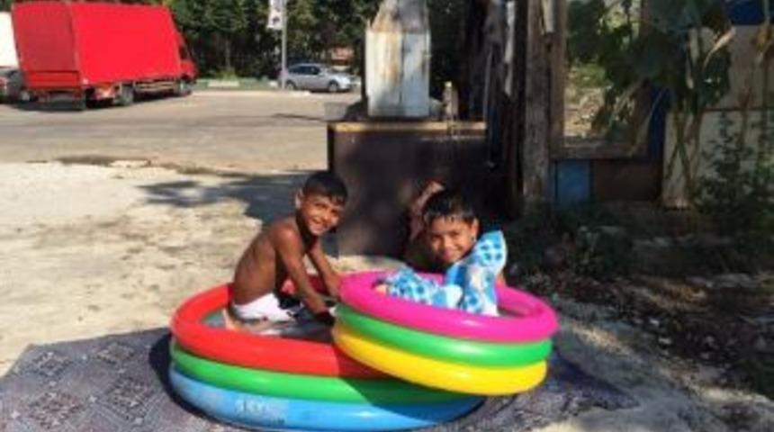 Gecekonduda Havuz Keyfi