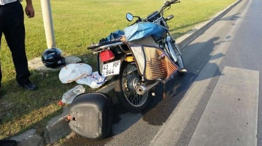 Motosikletli Genci Kaskı Kurtardı