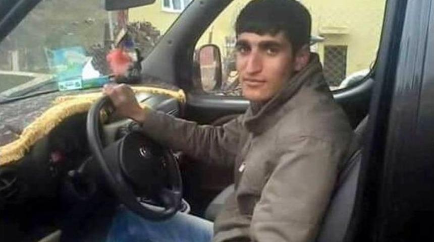 Şehit Mansur Cengiz&rsquo;in Evine T&uuml;rk Bayrağı Asıldı