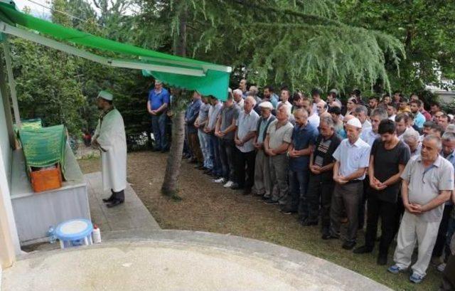 Giresun'da Denizde Boğulan Iki Kardeş Toprağa Verildi