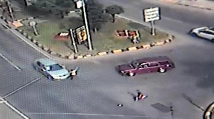 Trabzon'da D&uuml;ğ&uuml;n Konvoyunun &Ouml;n&uuml;n&uuml; Kesmek Isteyen Iki &Ccedil;ocuğa Araba &Ccedil;arptı