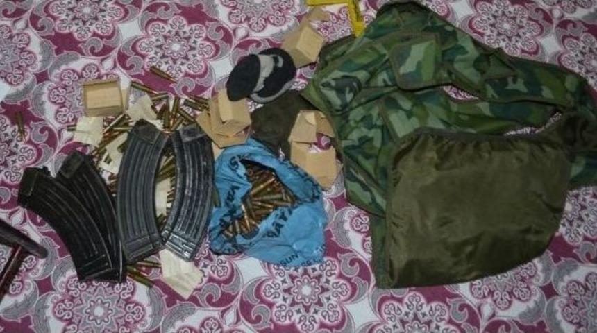 Ağrı&rsquo;da &Ouml;ld&uuml;r&uuml;len 3 Ter&ouml;ristin &Uuml;zerinden &Ccedil;ok Sayıda M&uuml;himmat &Ccedil;ıktı