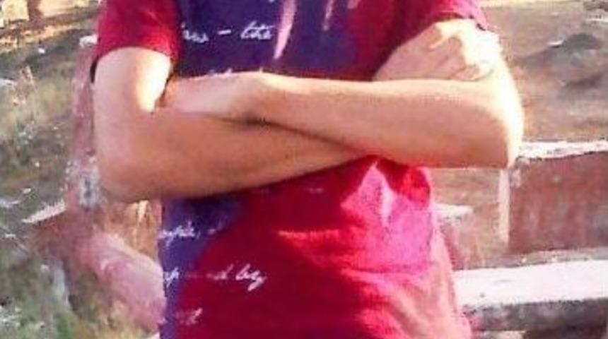 Trakt&ouml;r&uuml;n Altında Kalan Gen&ccedil; Hayatını Kaybetti