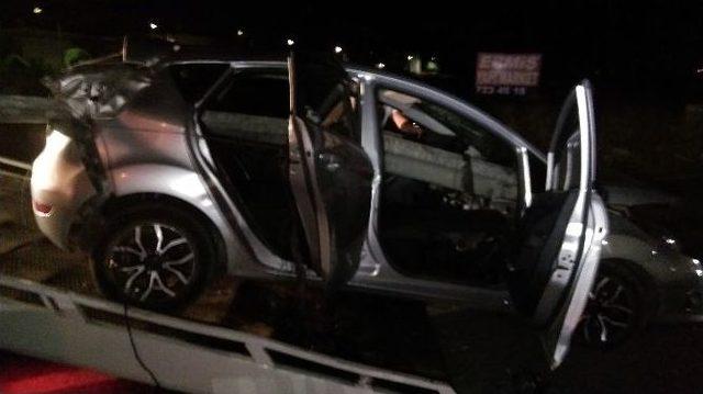 Otomobil Bariyere Ok Gibi Saplandı: 1’i Ağır 5 Yaralı 2