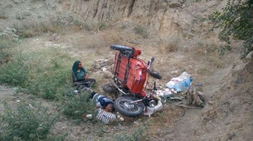 Osmancık&rsquo;ta Motosiklet Kazası: 3 Yaralı