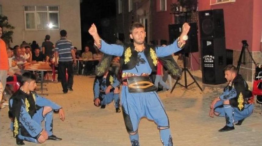 Kızılay Şube Başkanı Tekin&rsquo;in Oğlunun D&uuml;ğ&uuml;n&uuml;nde Folklor Ekibi G&ouml;sterisi