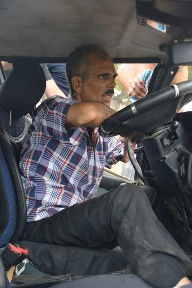 Sollama Yapmak İsteyen S&uuml;r&uuml;c&uuml; Otomobilde Sıkıştı 2