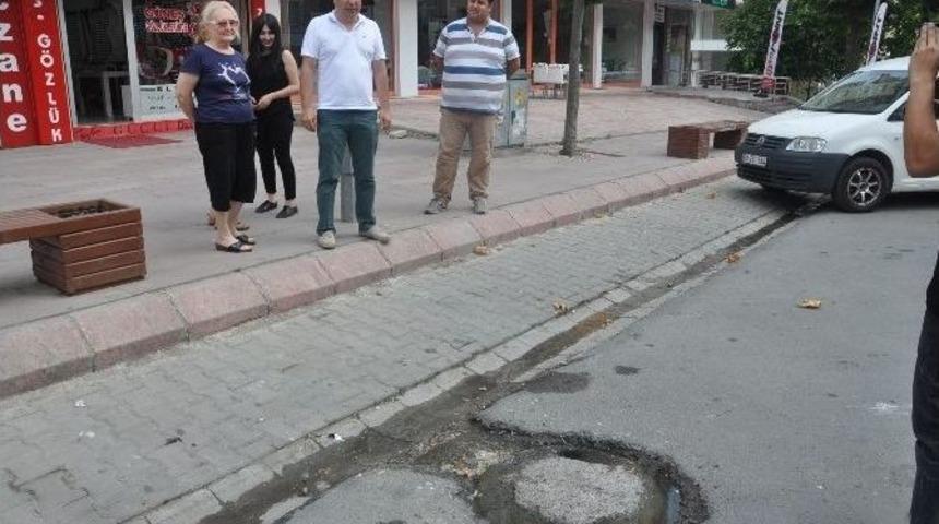 R&ouml;gardan Sızan Kanalizasyon Suları Rahatsız Ediyor