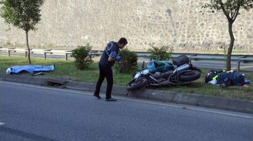 Motosiklet Aydınlatma Direğine &Ccedil;arptı: 1 &Ouml;l&uuml;