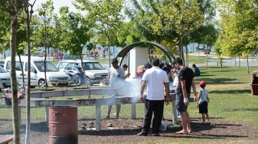 G&uuml;rpınar Sahili&rsquo;ne Konforlu Piknik Alanları