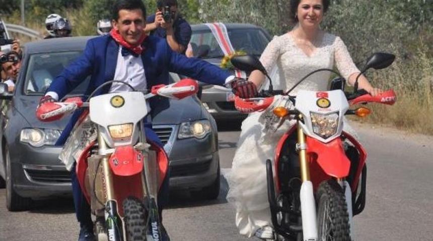 Motosikletli Gelin Ve Damat