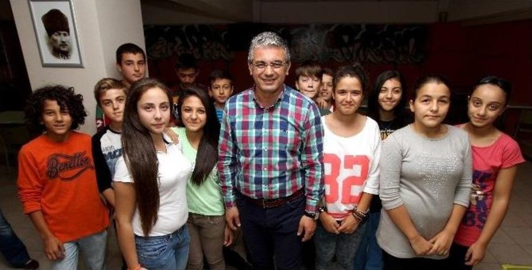 2 Bin &Ouml;ğrenciye Karne Hediyesi