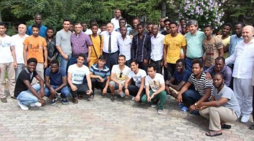 90 &Uuml;lkeden &Ouml;ğrenciler Bolu'da Kampa Girdi