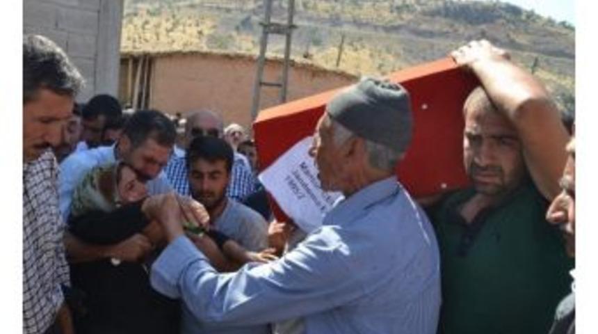 Şehit Er Mahsur Cengiz G&ouml;zyaşları Arasında Toprağa Verildi