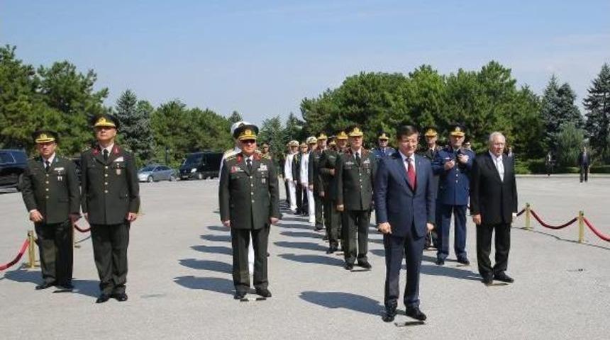 Yaş &Uuml;yeleri Toplantı &Ouml;ncesi Anıtkabir'i Ziyaret Etti