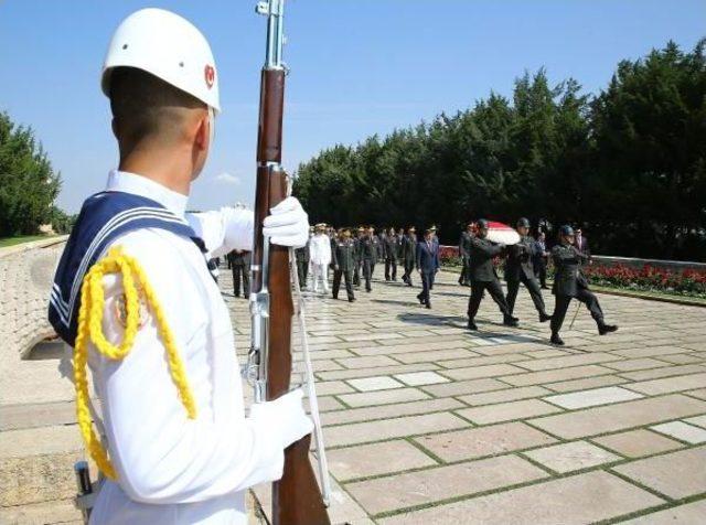 Yaş &Uuml;yeleri Toplantı &Ouml;ncesi Anıtkabir i Ziyaret Etti 1