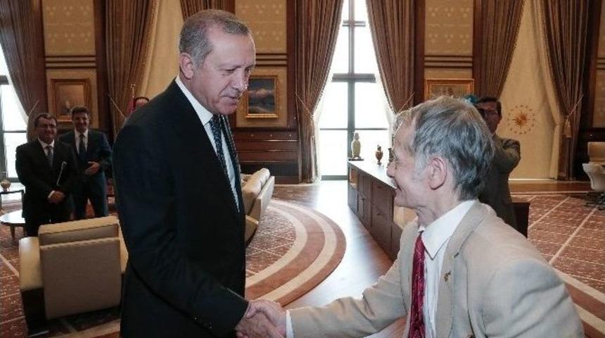 Cumhurbaşkanı Erdoğan, Kırım Tatarları Onursal Lideri Kırımoğlu&rsquo;nu Kabul Etti