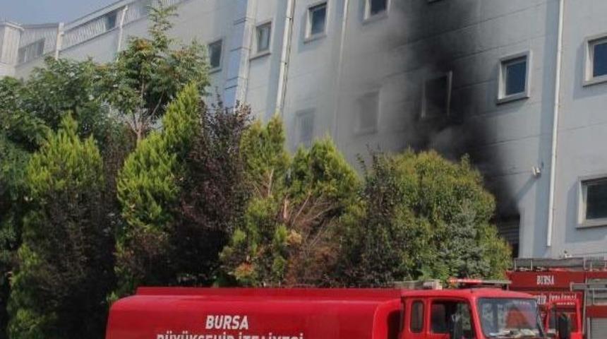 Bursa'da Kumaş Fabrikasında Korkutan Yangın