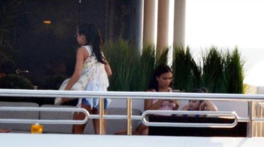 Hintli Milyarder Ve Ailesi Bodrum Tatilini Tamamladı