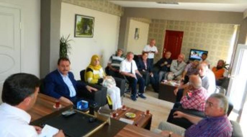 Posof&rsquo;a Hizmet Edenlere Belediye Başkanından Plaket