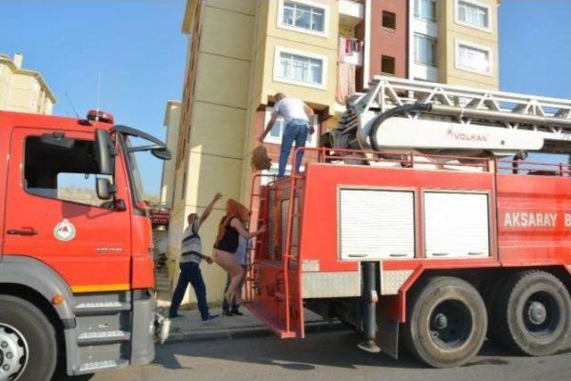 Apartmandaki Yangın Paniğe Neden Oldu