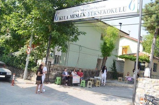 Kula Cbü Meslek Yüksek Okulu’nda Kayıt Heyecanı