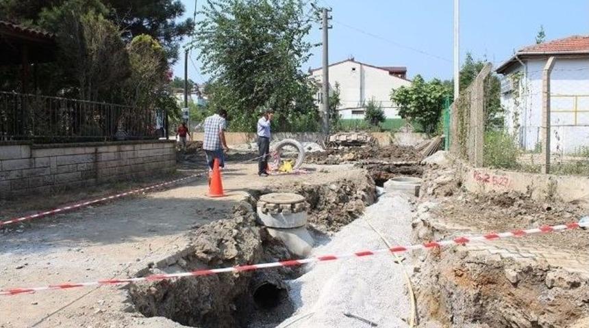 Ak Evler Sitesindeki Yağmurlama &Ccedil;alışmaları Başlatıldı