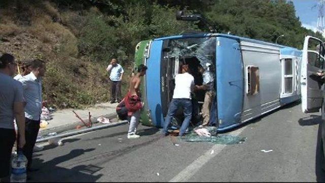 Beykoz'da Halk Otobüsü Devrildi: 10 Yaralı (1)