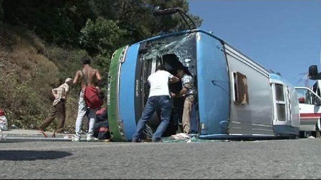 Beykoz'da Halk Otobüsü Devrildi: 10 Yaralı (1)