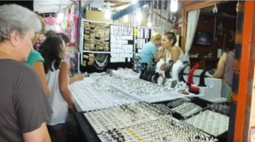 Burhaniye&rsquo;de Yazlık&ccedil;ılar Esnafın Y&uuml;z&uuml;n&uuml; G&uuml;ldurd&uuml;