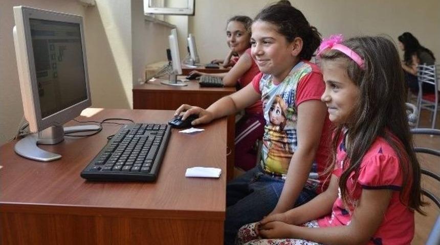 &Ccedil;ukurhisar&rsquo;da &Ccedil;ocuklara &rsquo;kod Yazma&rsquo; Kursu