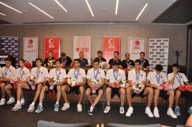 Türkiye U18 Basketbol Milli Takımı, Avrupa Şampiyonası'ndan Ikincilikle Döndü