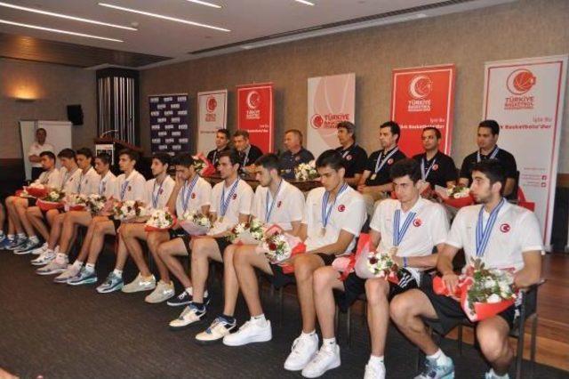 Türkiye U18 Basketbol Milli Takımı, Avrupa Şampiyonası'ndan Ikincilikle Döndü