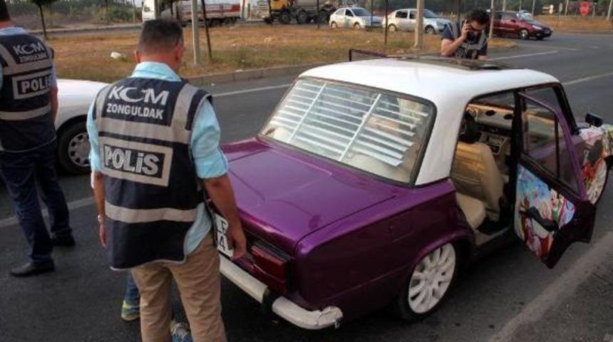 Bomba Y&uuml;kl&uuml; Ara&ccedil; Ihbarı Polisi Alarma Ge&ccedil;irdi