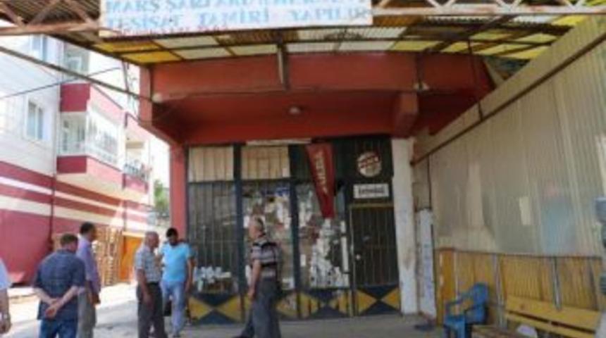 Tamir Ettiği Kamyon Lastiğinin Patlamasıyla &Ouml;ld&uuml;