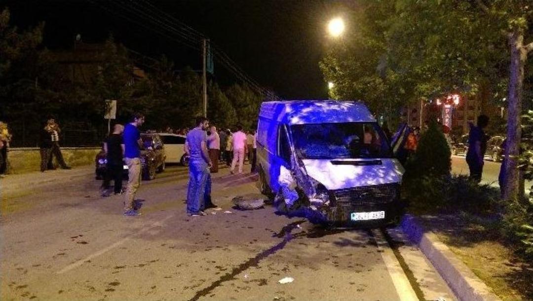 Kastamonu&rsquo;da Alkoll&uuml; S&uuml;r&uuml;c&uuml; Dehşet Sa&ccedil;tı: 7 Yaralı